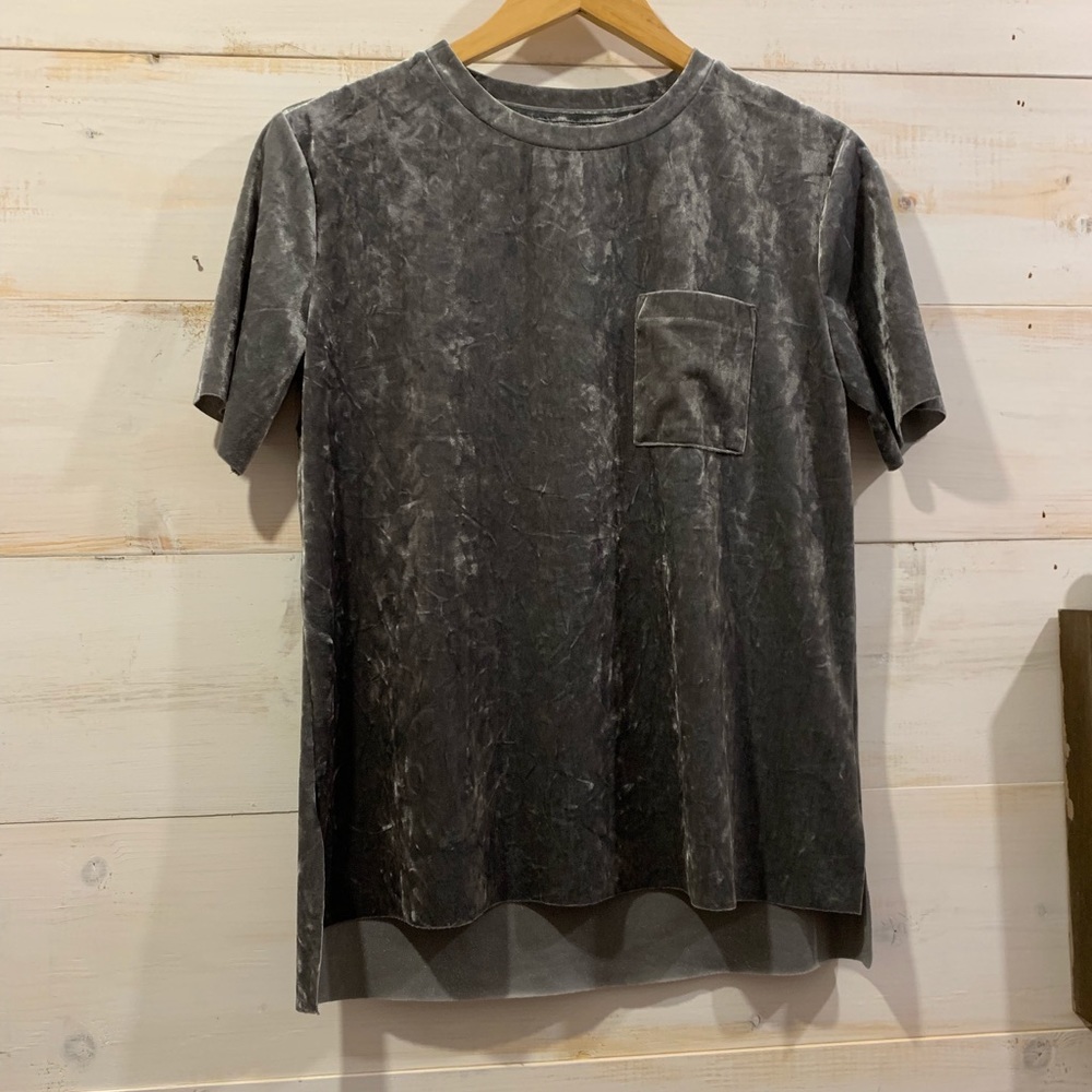 Velour pocket T. Size small